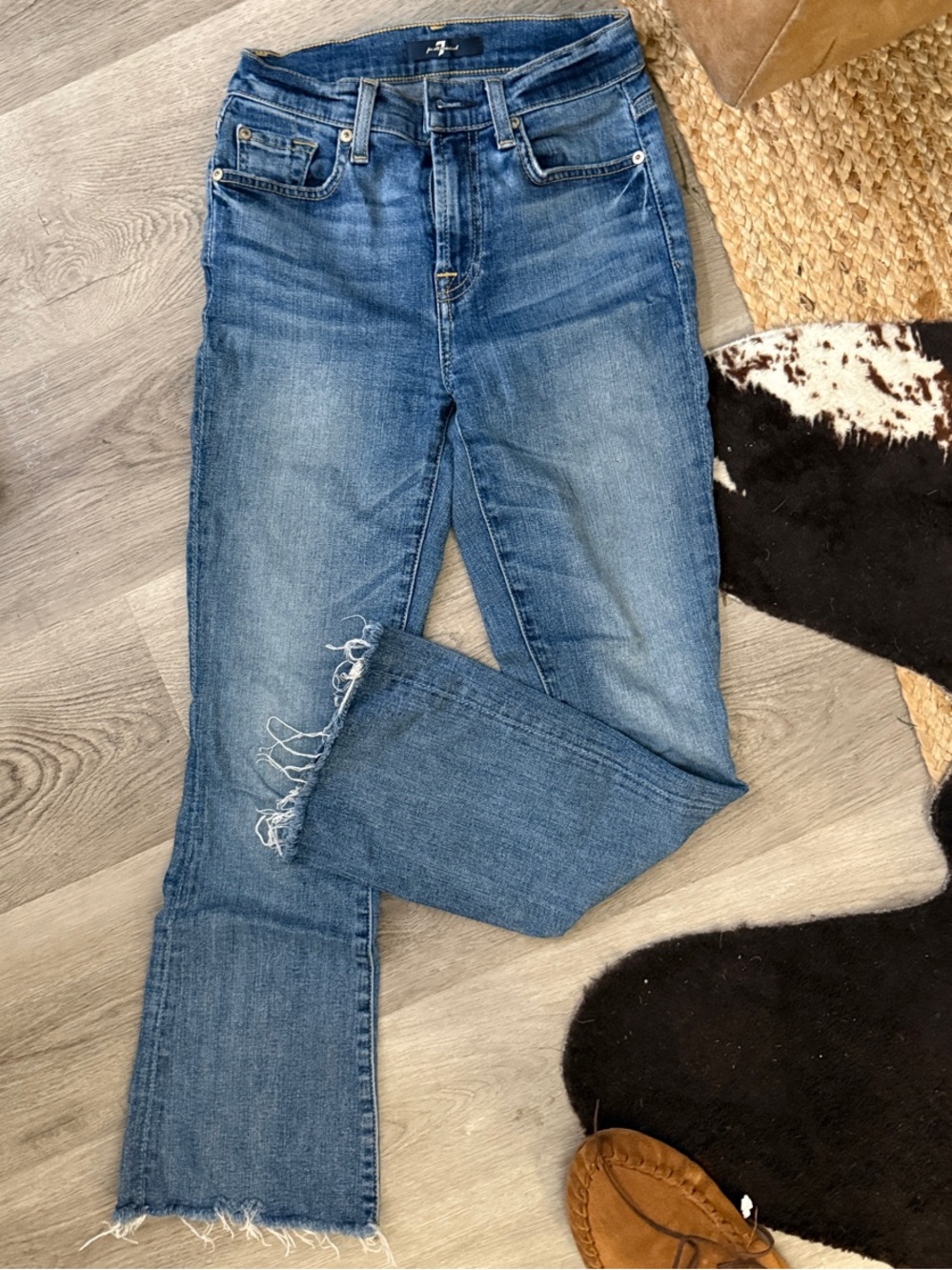 Seven for all mankind Blue Distressed crop kick 23